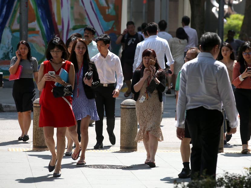 Singaporeans may have to carry multiple phones overseas if the US and China decide to use different telecommunications systems.