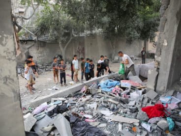 Palestinians inspect the site of an Israeli strike on a house, amid the ongoing conflict between Israel and the Palestinian Islamist group Hamas, in Rafah, in the southern Gaza Strip, April 25, 2024.