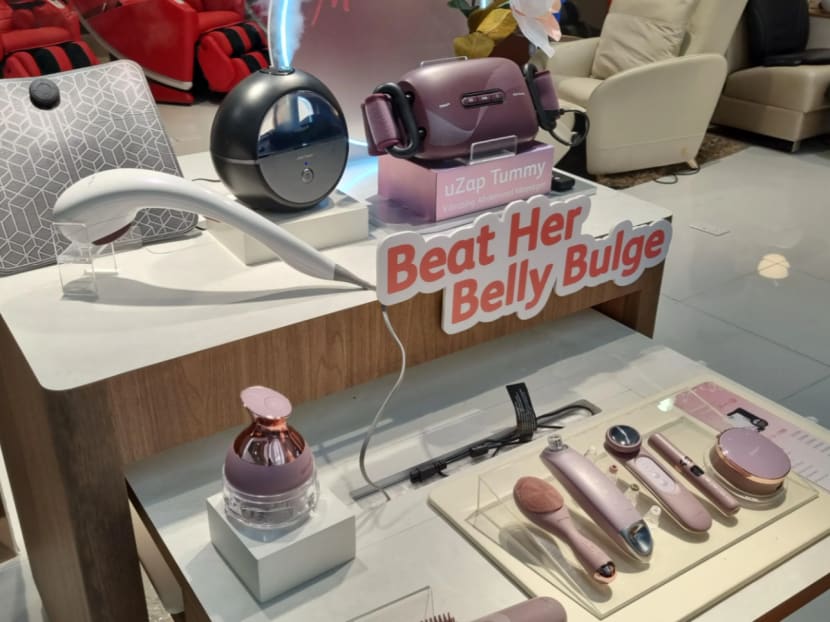 A photo of wellness technology company Osim's Mother's Day campaign slogan that read "Beat her belly bulge" has drawn flak from some people.