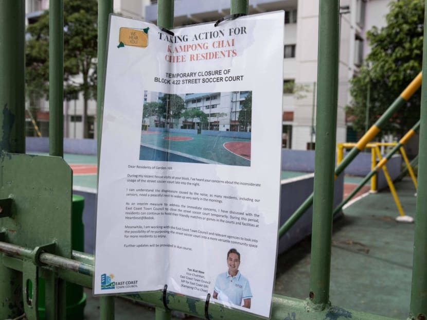 A notice to inform people of the temporary closure of a street soccer court at Block 422, Bedok North Road.