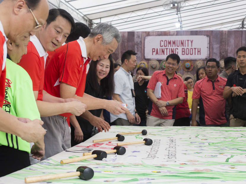 Prime Minister Lee Hsien Loong participating in an art installation featuring 200 Vanda Miss Joaquim orchid flowers that each represented a year in Singapore's 200-year history from 1819 to 2019.